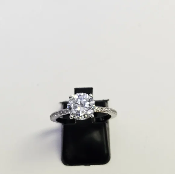 GRA Certified 2 Carat Moissanite Ring 18k/925 Ring Size 7. Watch Video! - Picture 5 of 16